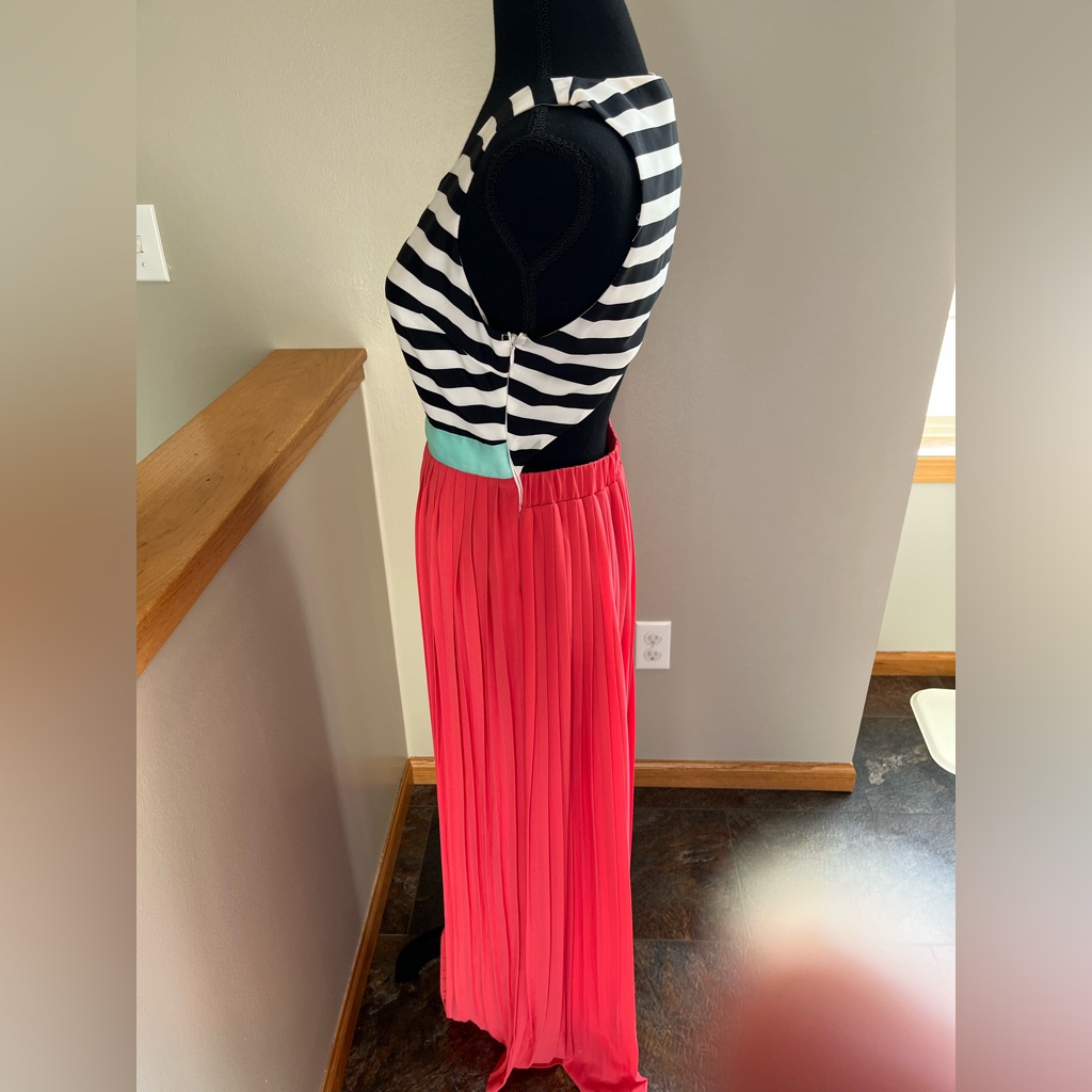 New Coastal Resortwesr Open Back Stripe Top Coral Pleated Skirt Maxi Dress Small — image 4 of 8